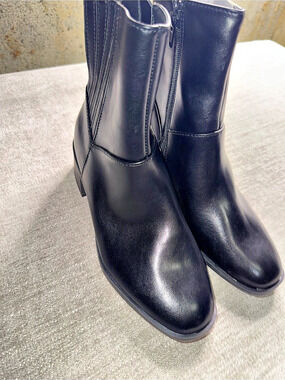Women’s Black Ankle Boots Memory Foam Side Zip Size 7 NWT